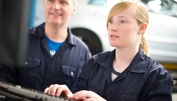 In this article, I have covered everything you need to know about the various automotive mechanic courses in Canada for international students.